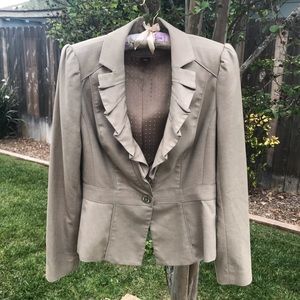 🏛 White House Black Market Ruffled Blazer 🧥